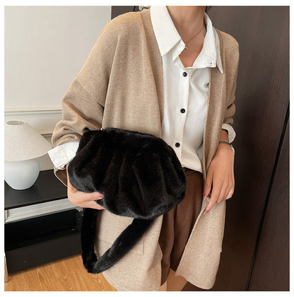 Elegant Wrinkled Cloud Clutch Bag Faux Fur Shell Shoulder Crossbody Bag Women Stylish Pillow Bag Guangzhou High Quality Bag