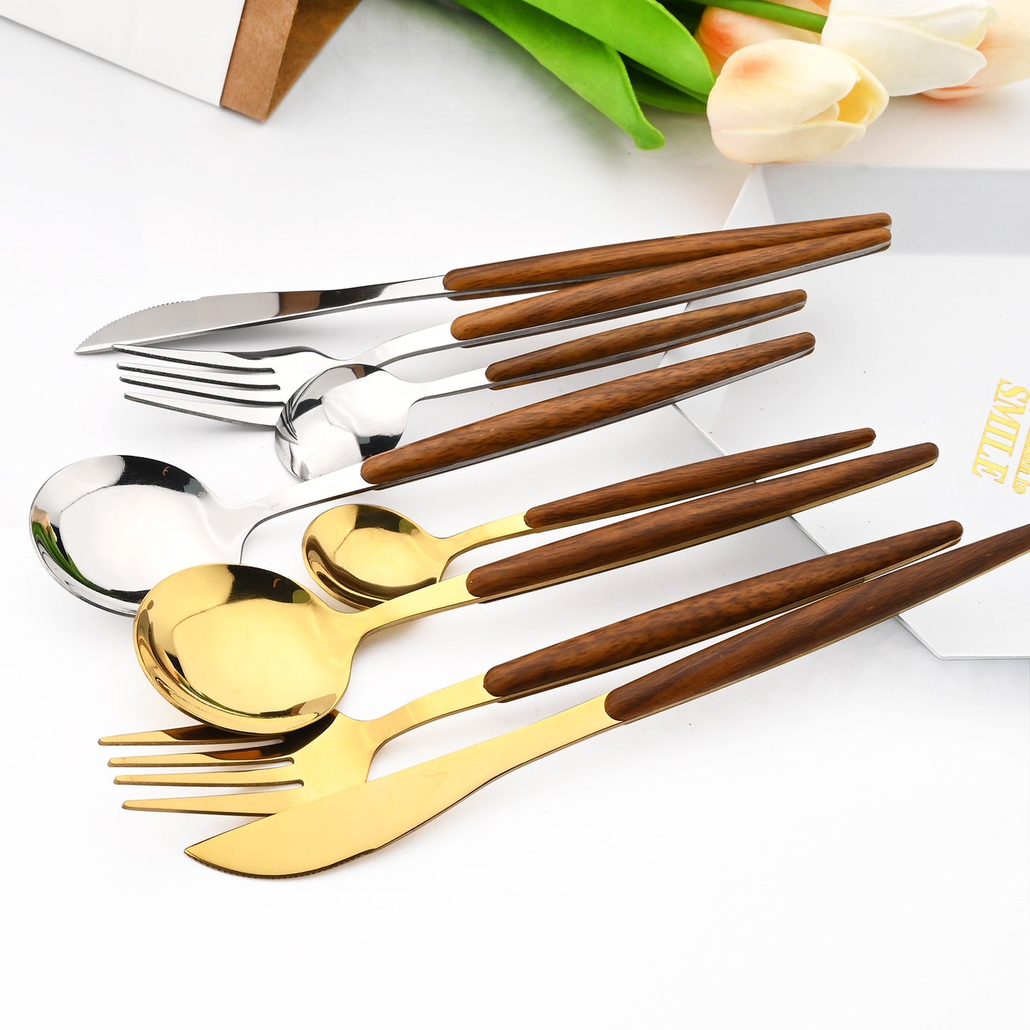 Drmfiy 24 Peças Talheres Marrons Prateados de Aço Inoxidável Imitação Cabo de Madeira Prateado Faca Colher Garfo Conjunto de Talheres Utensílios de Mesa