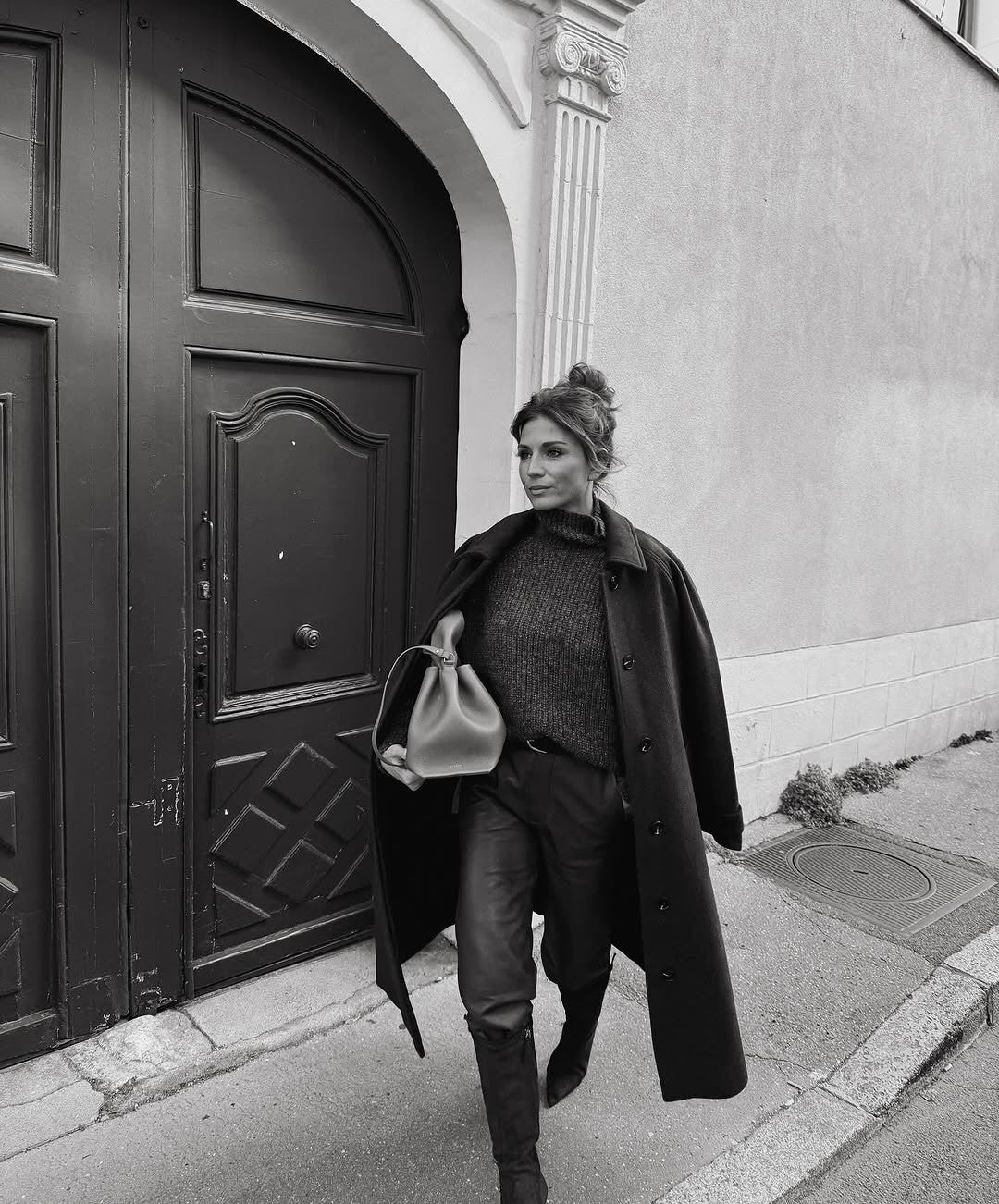 Brown Women Retro Woolen Warm Overcoat Solid Lapel Waist Cinching Single Breasted Loose Coat 2025 Lady Winter Street Warm Wear