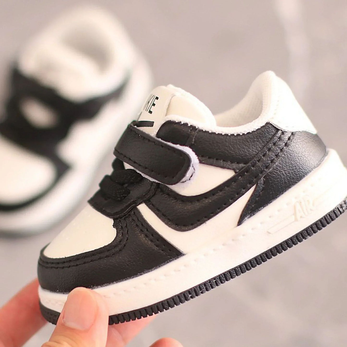 Children's Fashion Sneakers New Kids White Non-slip Casual Shoes Boys Girls Breathable Sneakers Toddler Outdoor Sports Shoes