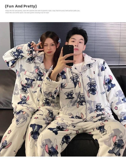 Conjunto de Pijama de Pelúcia para Casal 2 Peças Lindo Disney Stitch Anime Homem Mulher Roupa de Casa Calça de Manga Comprida Inverno Desenho Animado Roupa de Dormir Grossa