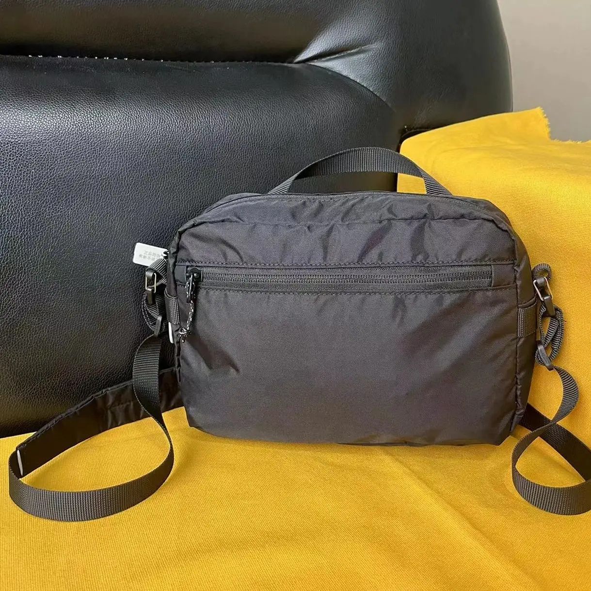 Removable shoulder strap portable waterproof bag, suitable for outdoor cycling, fitness, leisure travel backpack