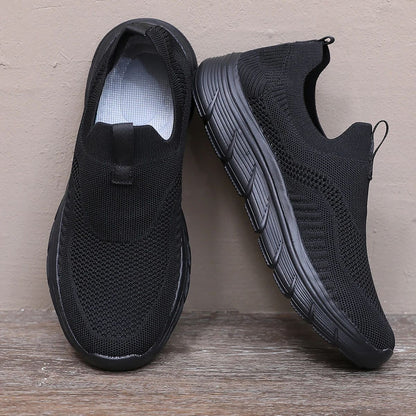 Sapatilhas masculinas leves e respiráveis para corrida e uso casual, com design slip-on, estilo tênis e conforto para treinos de academia.