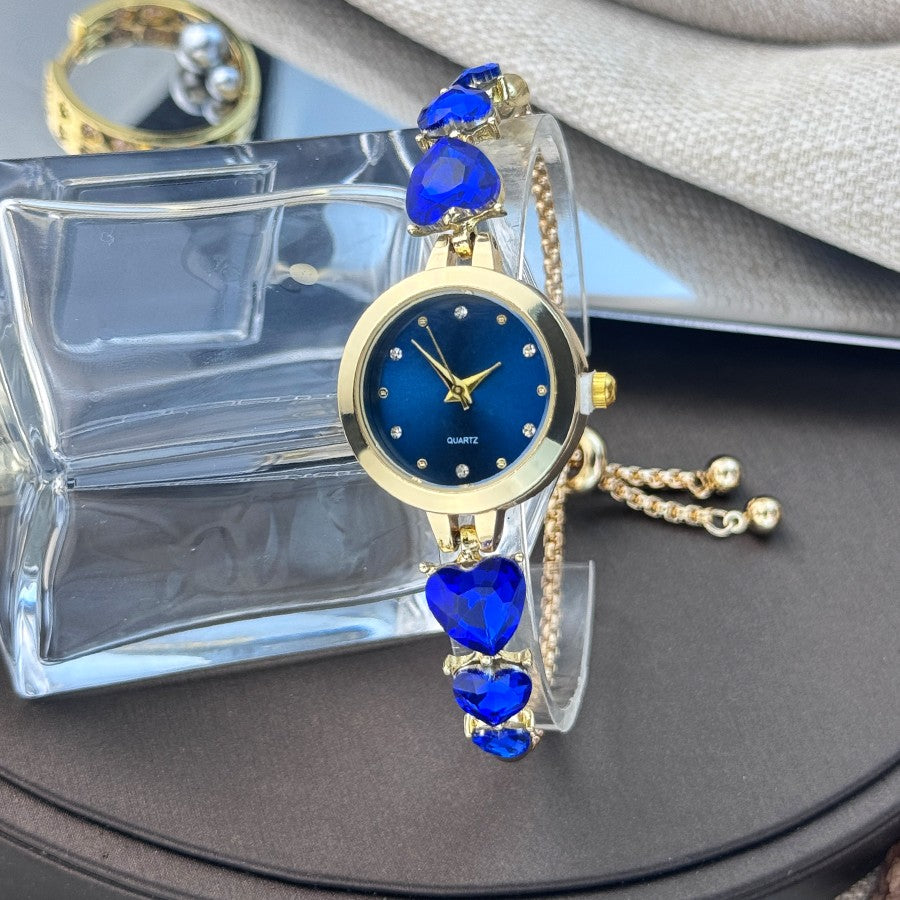 Ladies' quartz watch with three heart-shaped diamond-encrusted bracelet round alloy case and mixed scale simple light luxury