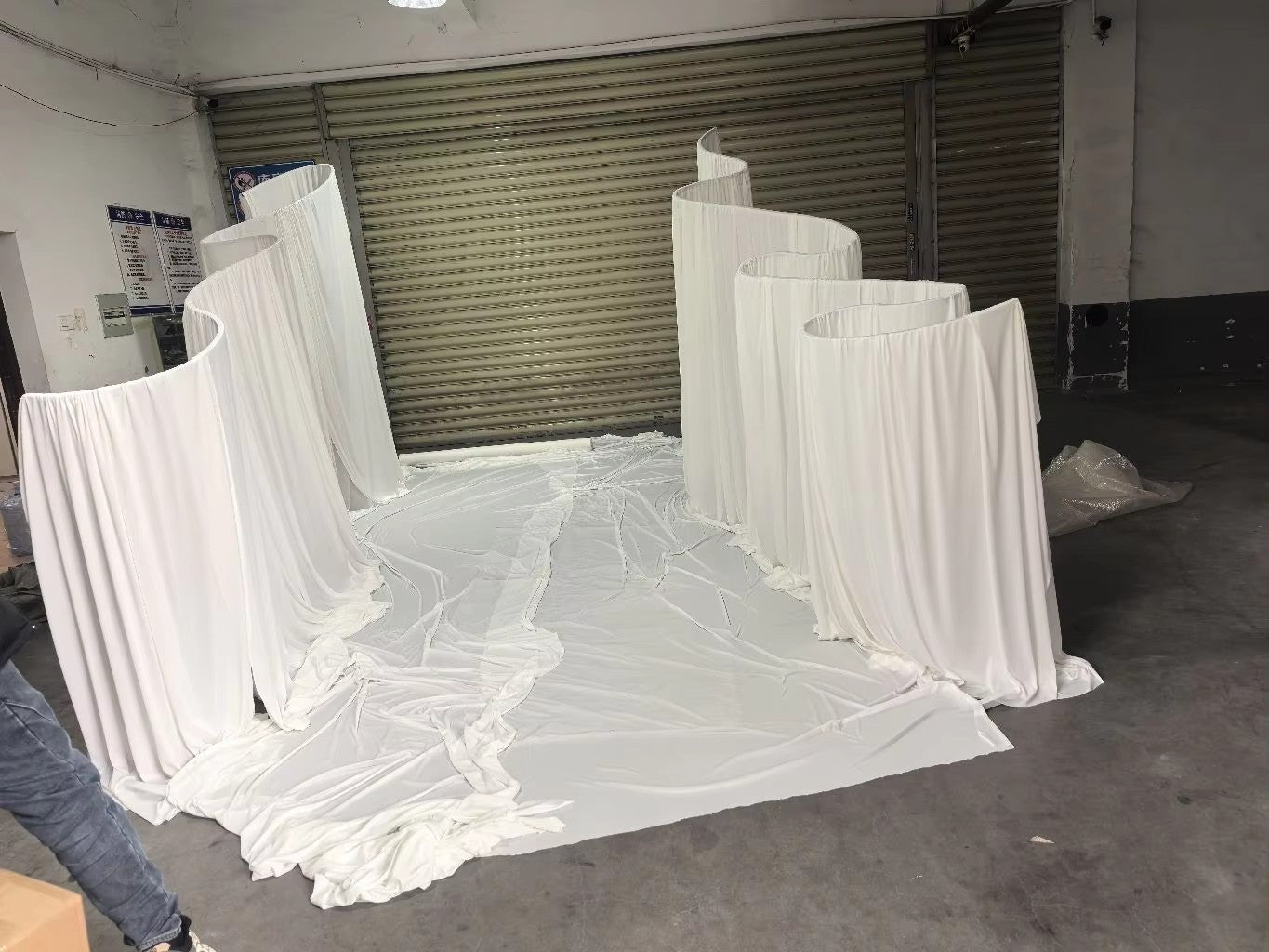 SMOOTH new trend metal wave arch curtain background curtain S-shaped fabric hanging curtain, suitable for wedding decoration