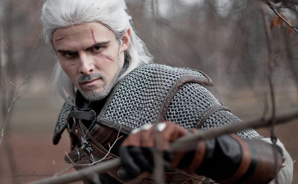 Geralt of Rivia Cosplay Wig White Slivery Straight Synthetic Hair Wigs for Men Party Novel Game Costume Halloween