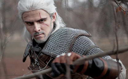 Geralt of Rivia Cosplay Wig White Slivery Straight Synthetic Hair Wigs for Men Party Novel Game Costume Halloween