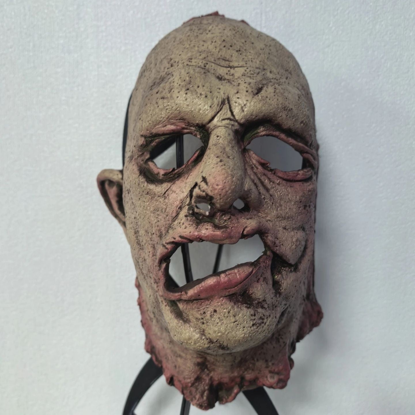 Half Face Skinned Rubber Bloody Mask Professional Halloween Horror Makeup Tool Fake Wound Special Effects Mask for Creators