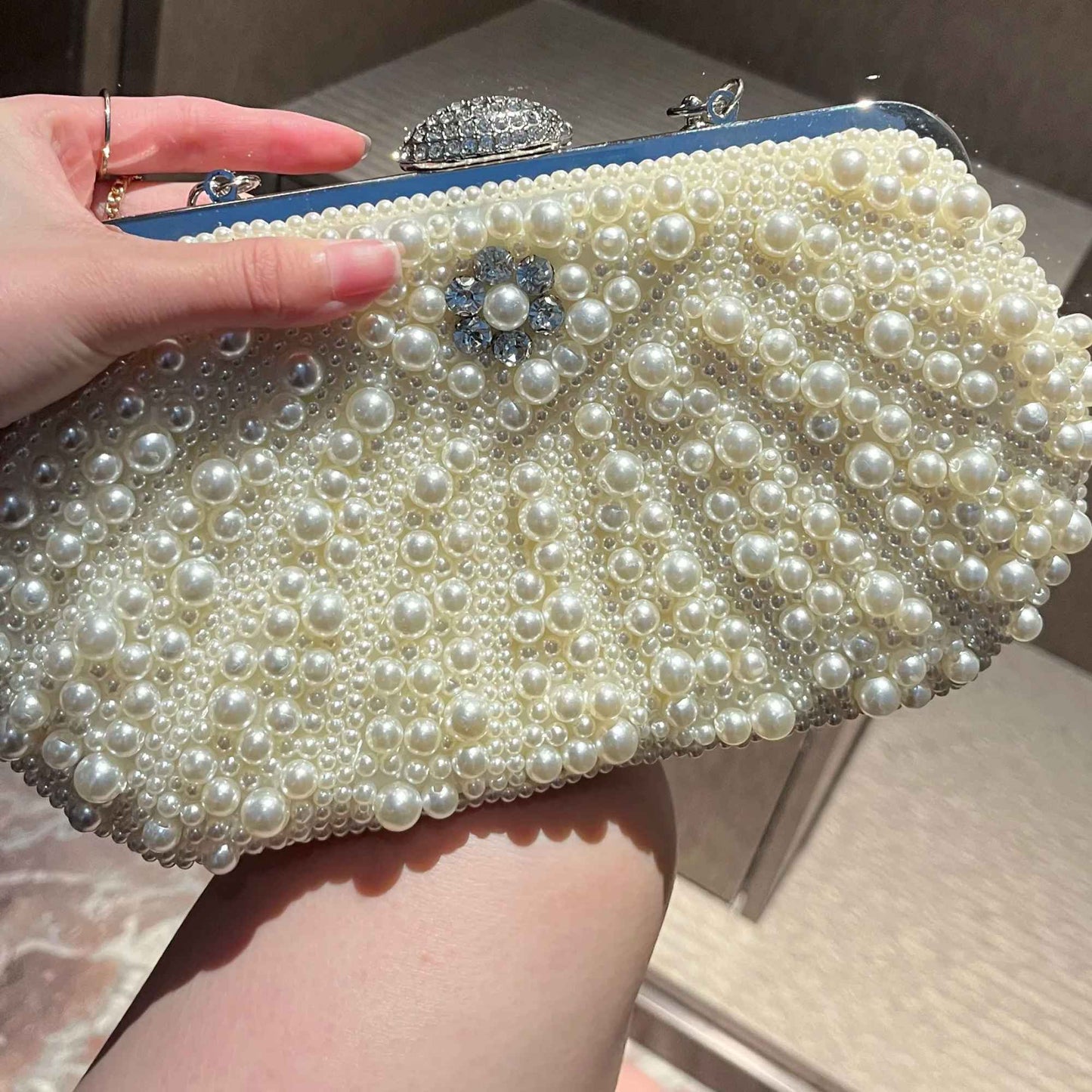 New handcrafted beaded shell pearl evening bag elegant socialite's handbag for outings gatherings and parties fashionable sin