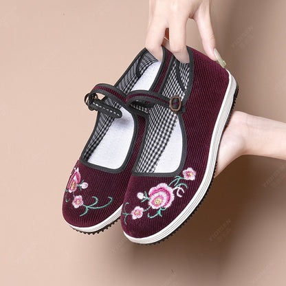 Women's Traditional Chinese Embroidered Cloth Shoes Vintage Handmade Floral Pattern Non-Slip Sole Comfortable Casual Flats Class