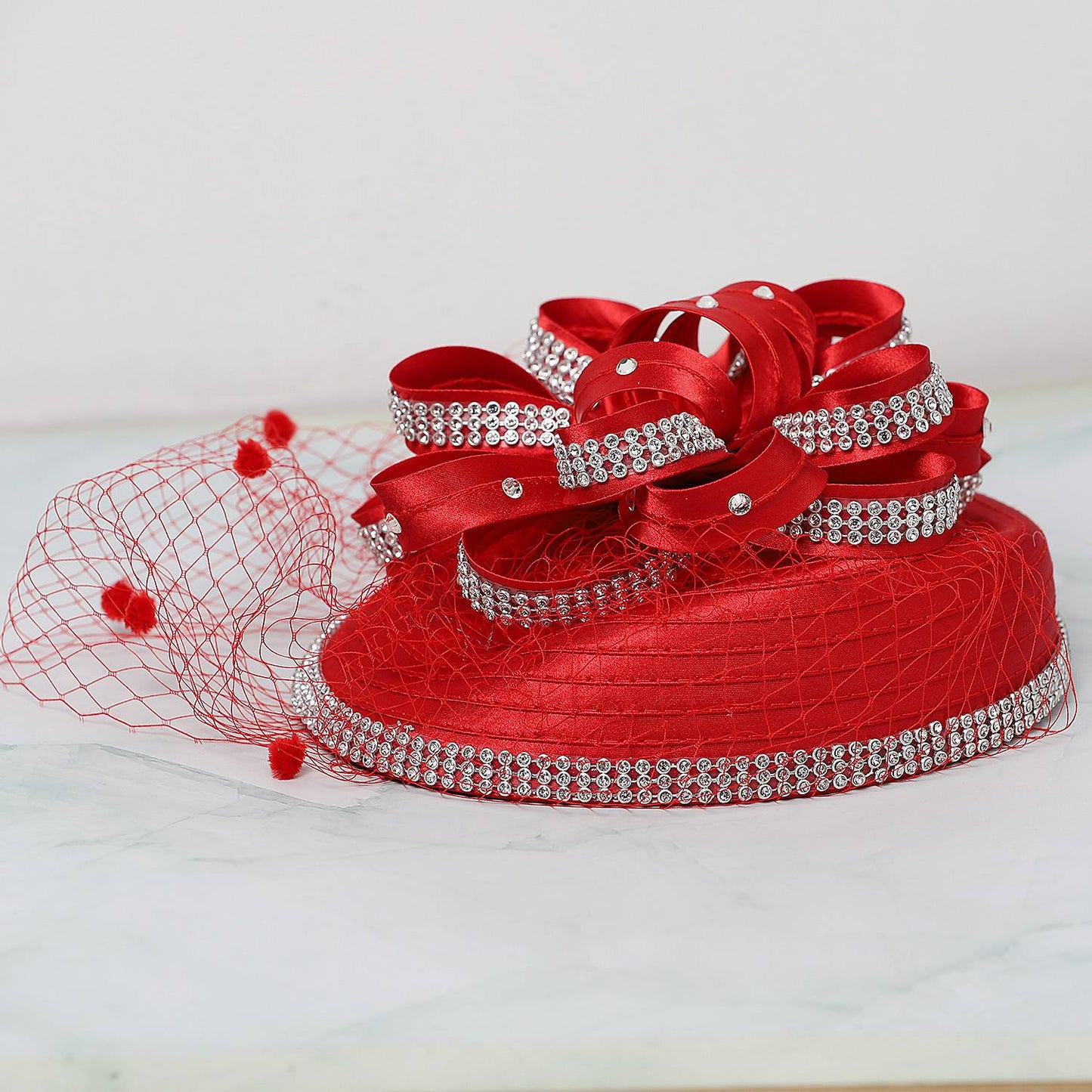 FS Red Wedding Fascinators Pillbox Hats para Mulheres com Véu de Flores Chapéu para Igreja Kentucky Derby Boné Cocktail Tea Party Chapéu de Cabeça