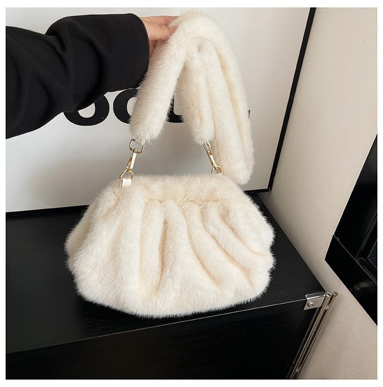 Elegant Wrinkled Cloud Clutch Bag Faux Fur Shell Shoulder Crossbody Bag Women Stylish Pillow Bag Guangzhou High Quality Bag