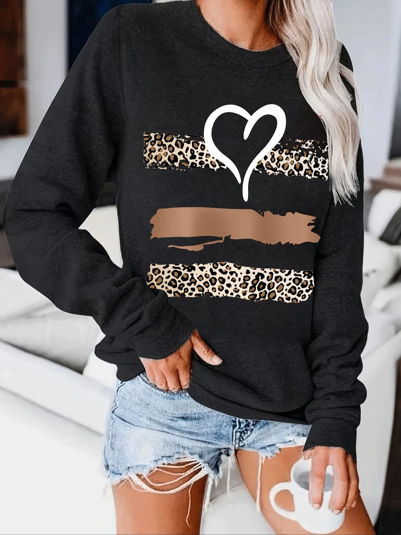 LOVE Print Crew Neck T shirt Casual Long Sleeve Autumn and winter top women's  T-shirt loose and comfortable black white