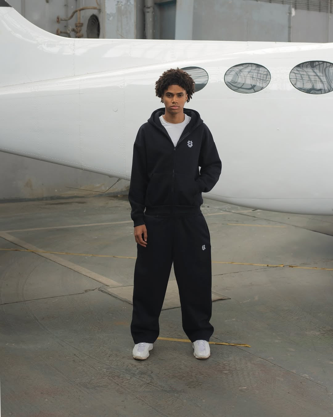 Men Monochrome Sporty Casual Suit Set Minimalist Versatile for Youth Comfortable Fabric Simple Stylish Everyday Wear Lightweight