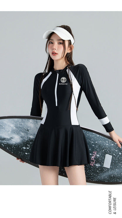 Black and White Color Matching One-piece Sports Small Chest Gathered To Cover The Belly Weight Swimming Sun Protection Swimsuit