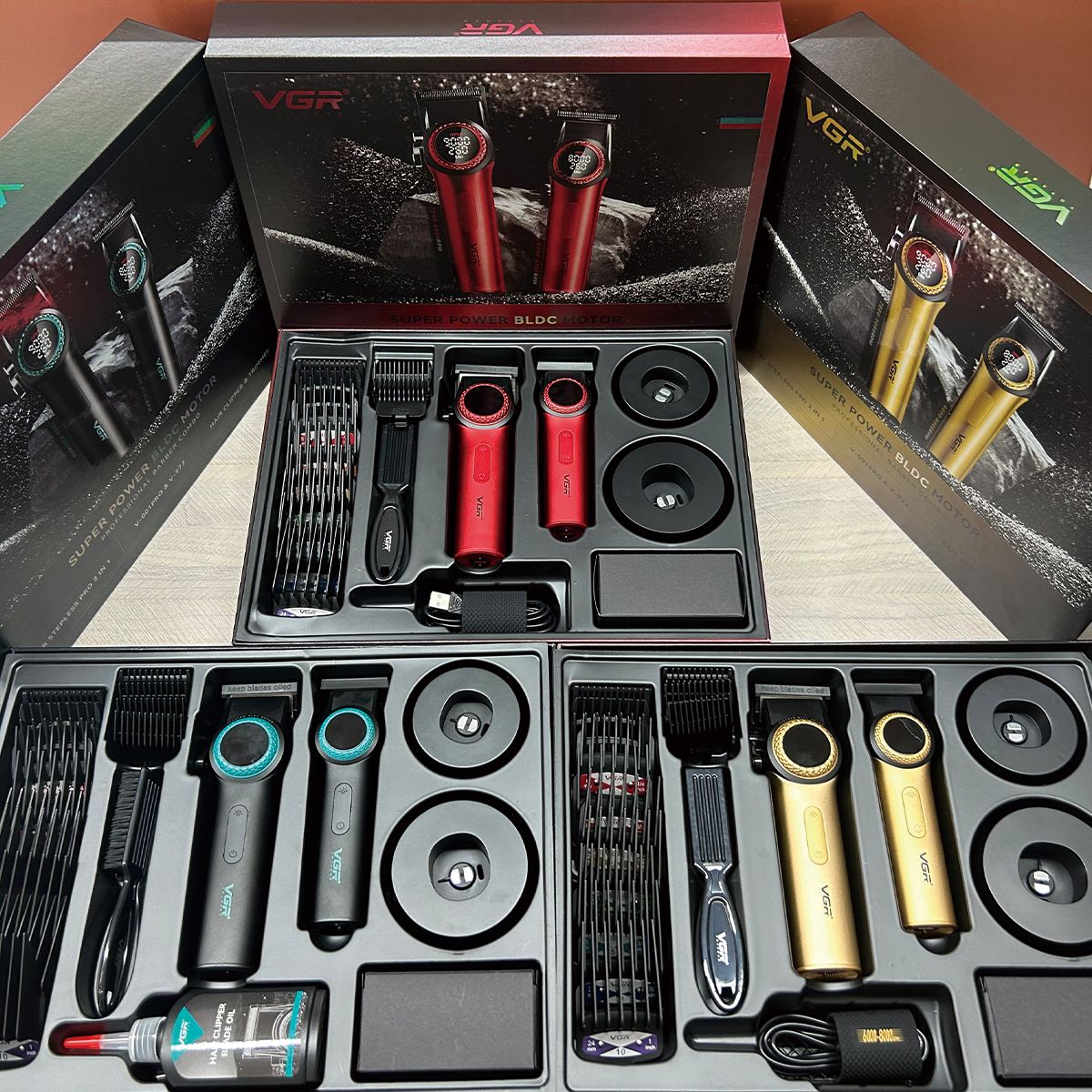 VGR 001 977 new hair trimming set high-end men's hair clipper intelligent digital display electric pusher carving and whitening