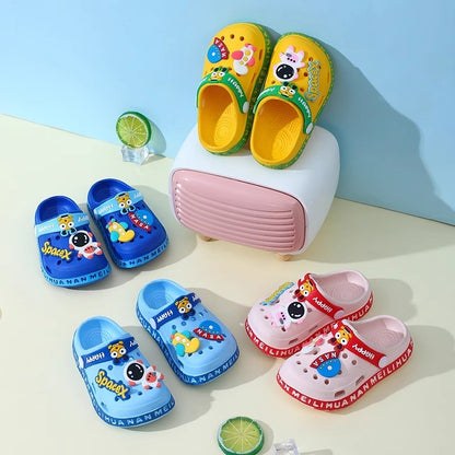 Children's Cartoon Baby Soft-Soled Sandals – Ultra-Light Anti-Slip Infant Closed-Toe Sandals for Boys & Girls Beach Shoes