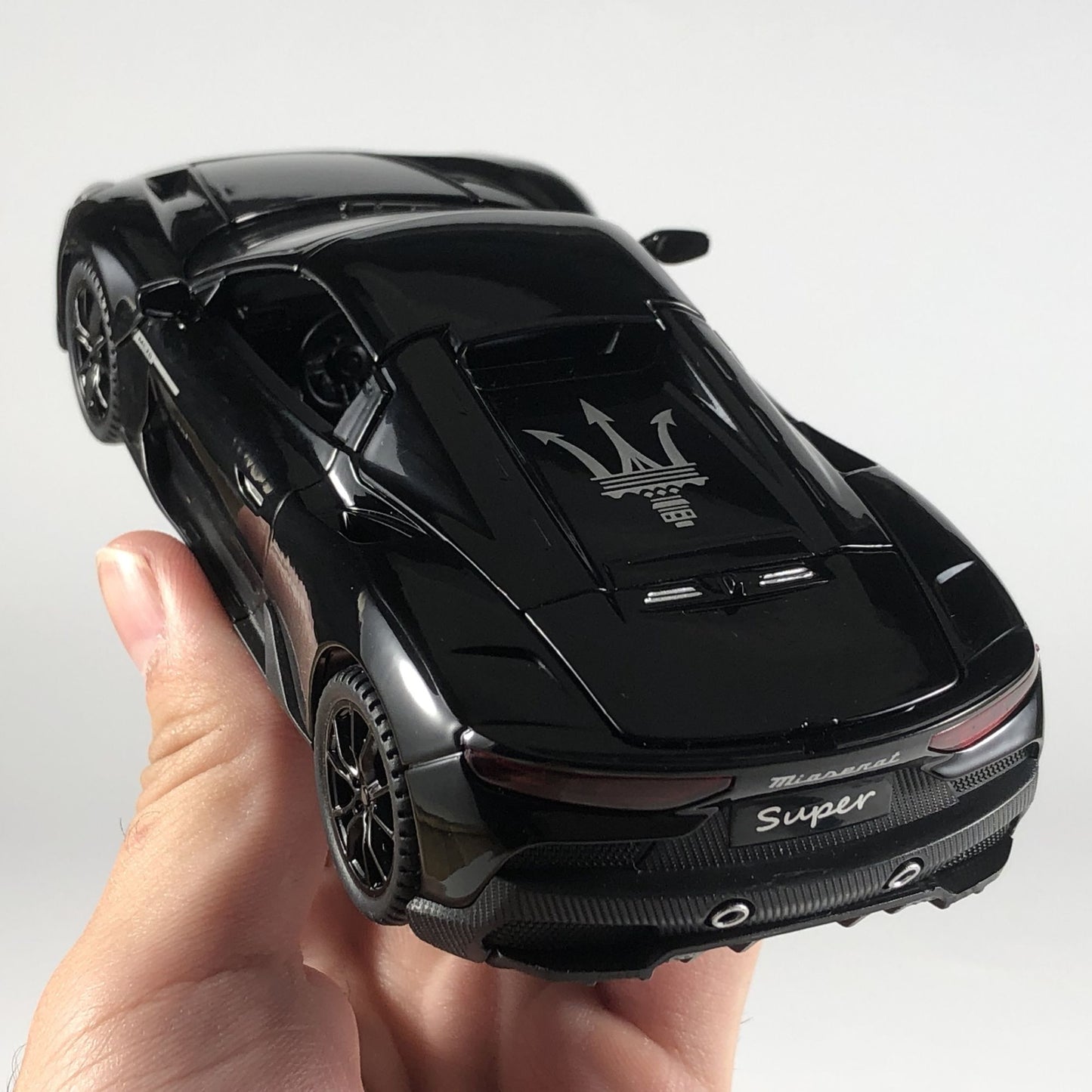 1:32 Maserati MC20 Supercar Alloy Diecast Model Car Boy’s High Simulation Miniature Holiday Present & Home Trendy Ornament Toys