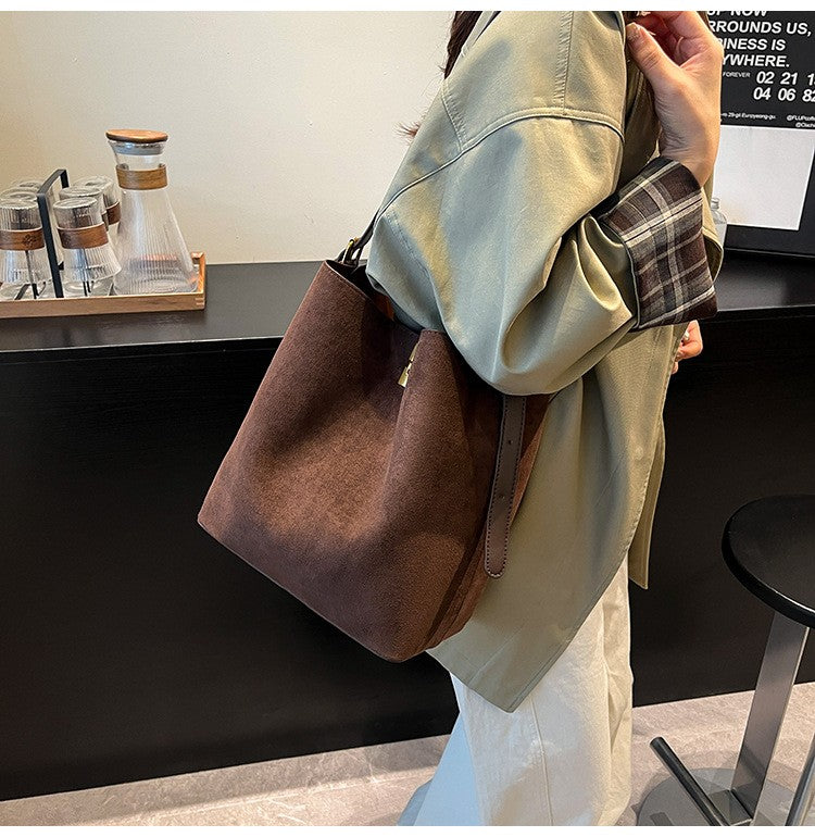 Autumn/Winter Bucket Bag Retro Suede Fur Large Capacity Tote Bag for Women, New Style Versatile Shoulder & Crossbody Bag