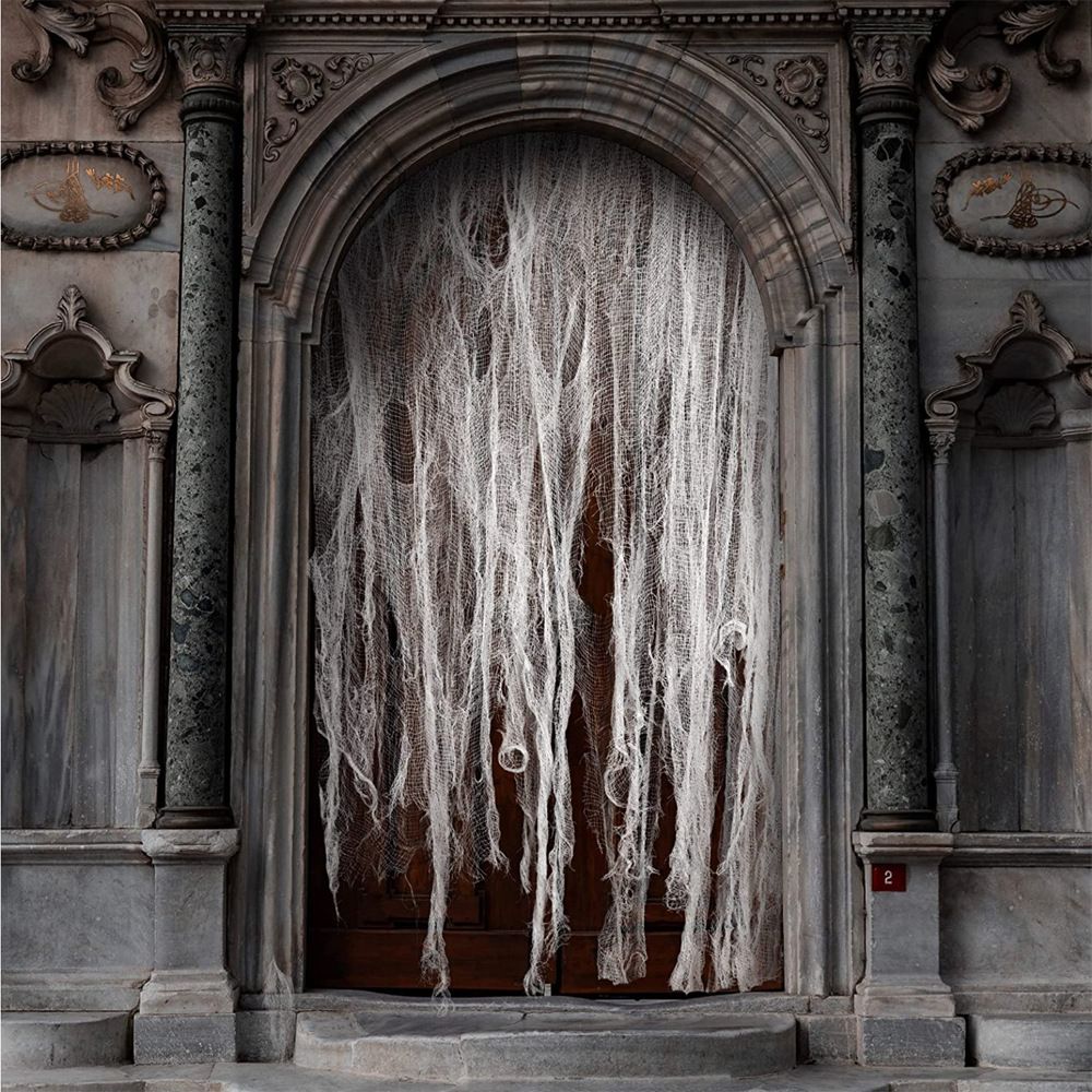 Decorações de Gaze Horripilantes de Halloween para Casa Assombrada com Teia de Aranha Preta Manchada de Sangue para Interiores Assustadoras para Pendurar no Corredor