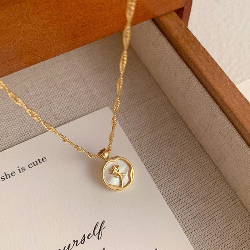 Novo Colar de Aço Inoxidável com Pingente de Rosa de Metal Irregular Redondo para Mulheres Corrente de Clavícula Vintage Joia de Luxo para Festa