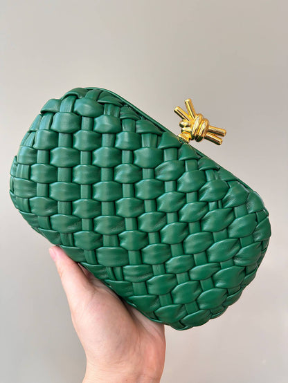 2025 fashion new ladies clutch bag high sense niche design woven bag elegant dinner clutch shoulder slung chain fashion high qua