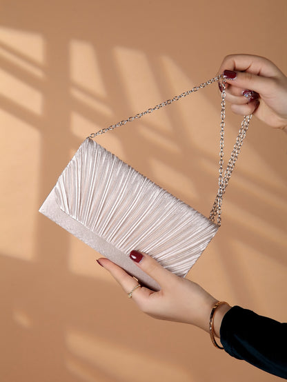 Classic fashion girl party girl chain clutch, light luxury romantic simple mini handbag and chain shoulder crossbody bag.