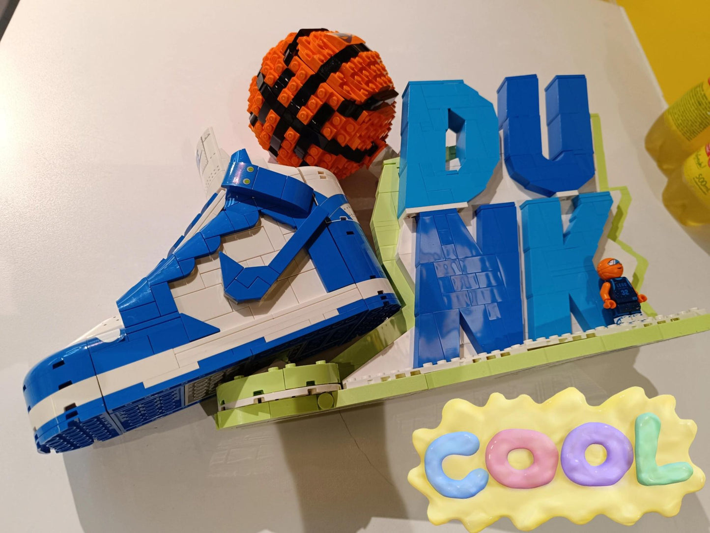 Conjunto LEGO® Nike Dunk X 43008 Blocos de Construção para Meninas, Meninos e Fãs de Esportes com 10+ Anos 1180 Peças Presente de Aniversário e Natal