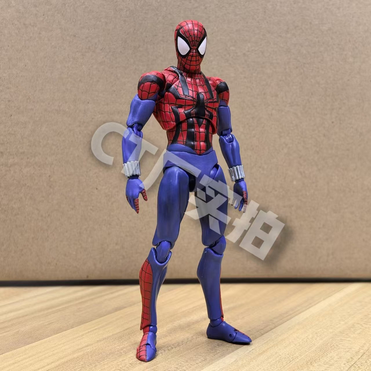 Gama completa em estoque Ct Toys Homem-Aranha Mafex 143 Ben Reilly Comic Ver The Amazing Spider-Man 001 Anime Action Figure Brinquedos Presente