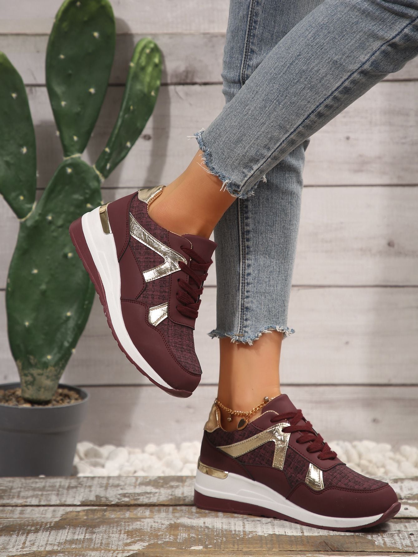 New Big Size Women Sneakers Breathable Lace-up Casual Sneakers Outdoor Lightweight Shoes Women Walking Anti-slip Platform Shoes