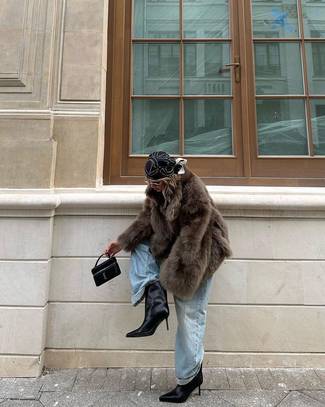 Winter Women Warm Faux Fur Coats Fashion Browns Long Sleeve Stand Collar Short Jackets 2025 Lady High Street Commute Outerwear