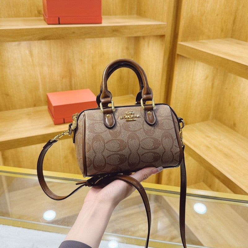 Classic Retro Boston New Small Bag Casual and Versatile Temperament Good Look Popular Hot Style Crossbody Bag