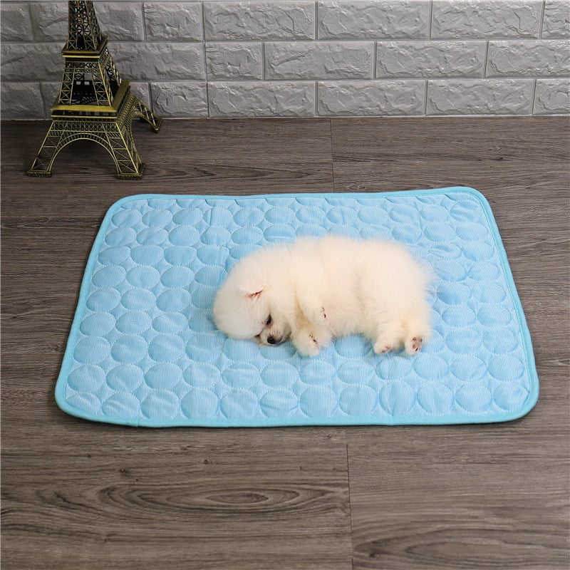 Tapete Gelado para Cães e Gatos, Colchonete Refrescante de Seda Gelada e Antiumidade para Animais de Estimação, Almofada para Dormir no Verão, 5 tamanhos