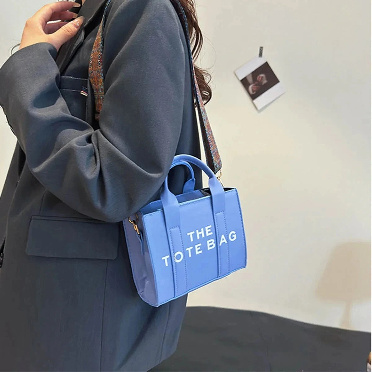 New printed letter tote bag, niche design handbag, European and American fashion crossbody bag, retro shoulder bag