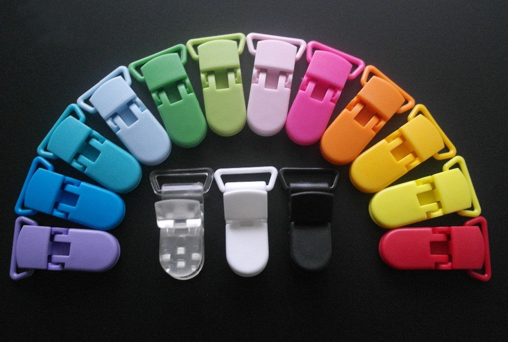 Sutoyuen 40pcs Hot D Shape Kam Plastic Pacifier Clips Plastic Baby Soother Dummy Suspender Chain Holder Clips for 20mm Ribbon