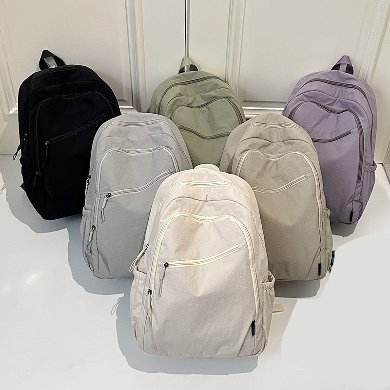 Backpack, large capacity, adjustable shoulder straps, suitable for school, campus travel, and work, with a secure zipper closure