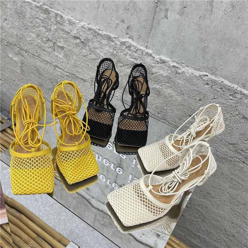 Sandália Scarpin Sexy de Salto Fino com Bico Quadrado Feminina Transpassada de Amarrar Vazada Ocada Vestido Sapatos Zapatos Mujer