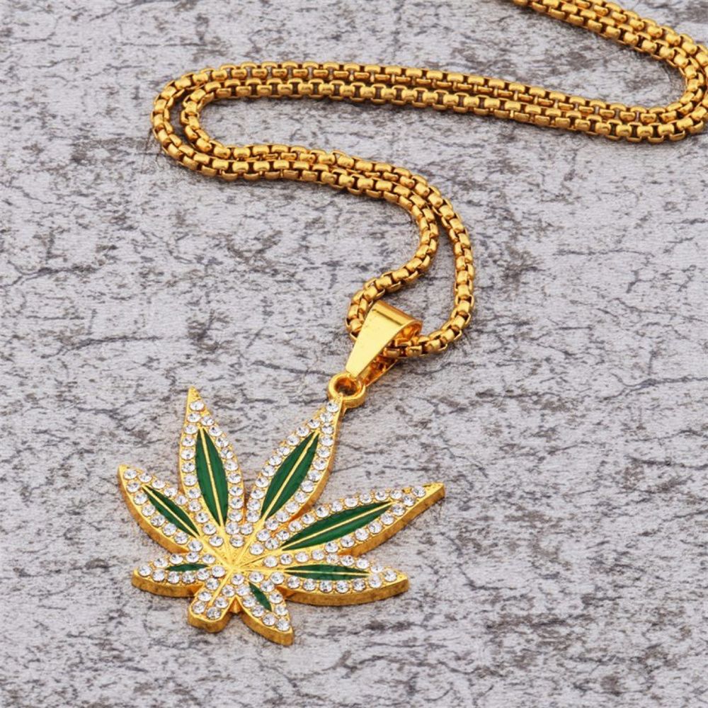 Colar de joias punk-hip-hop personalizado com pingente de folha de bordo de liga de diamante incrustado em óleo e material acessório