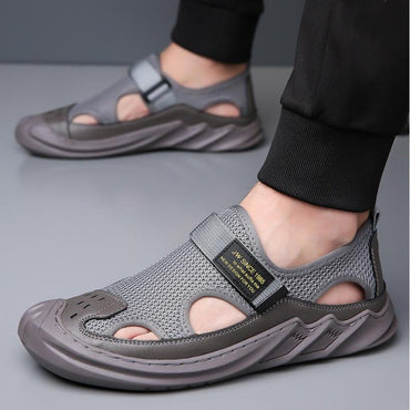 Sandals Man Fashion Summer Outdoor Beach Casual Baotou Hole Shoes for Men Breathable Platform Beach Indoor Roma Sandals Size 44