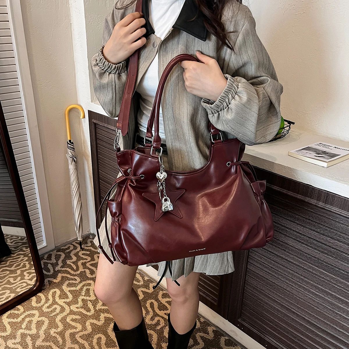 Luxury Glossy Crossbody Bag with Star Charm and Lock Pendant PU Shoulder Bag Spacious Water Resistant Zip Tote for Commute