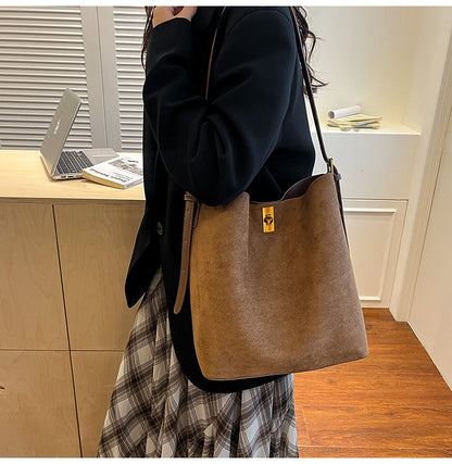 Autumn/Winter Bucket Bag Retro Suede Fur Large Capacity Tote Bag for Women, New Style Versatile Shoulder & Crossbody Bag