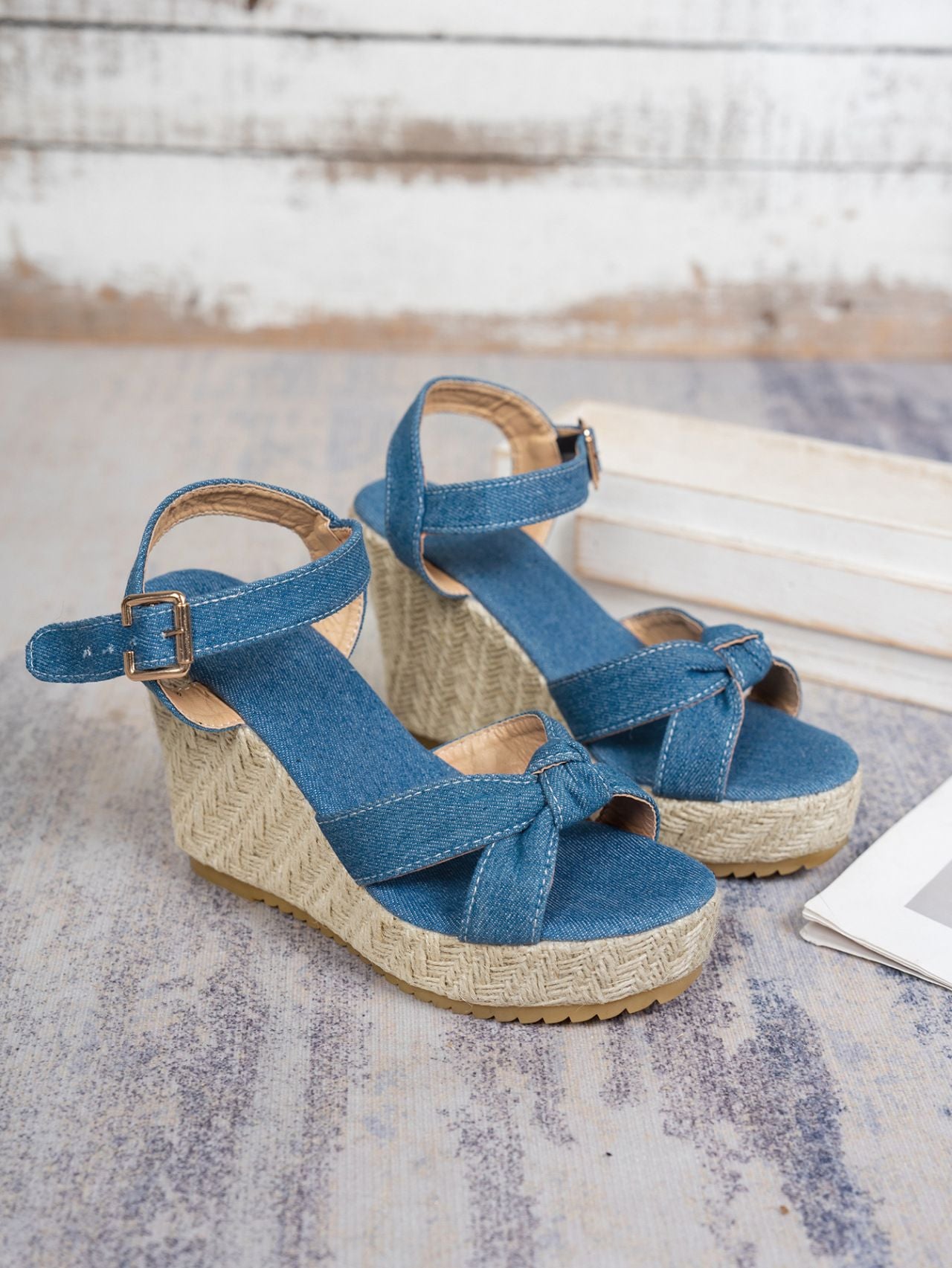 2025 New Summer Comfortable Round Toe Buckle Thick Sole Casual Sandals Fashionable Wedge Banquet High Heels Women's Shoes