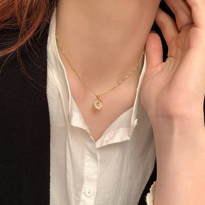 Novo Colar de Aço Inoxidável com Pingente de Rosa de Metal Irregular Redondo para Mulheres Corrente de Clavícula Vintage Joia de Luxo para Festa