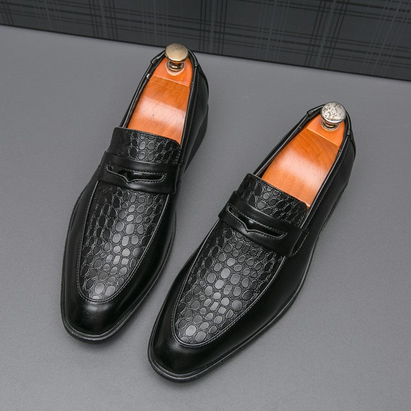 Fashion Brand Men's Retro Comfortable Carved Pointed Leather Shoes Autumn Men's New Breathable and Non Slip Outdoor Loafers