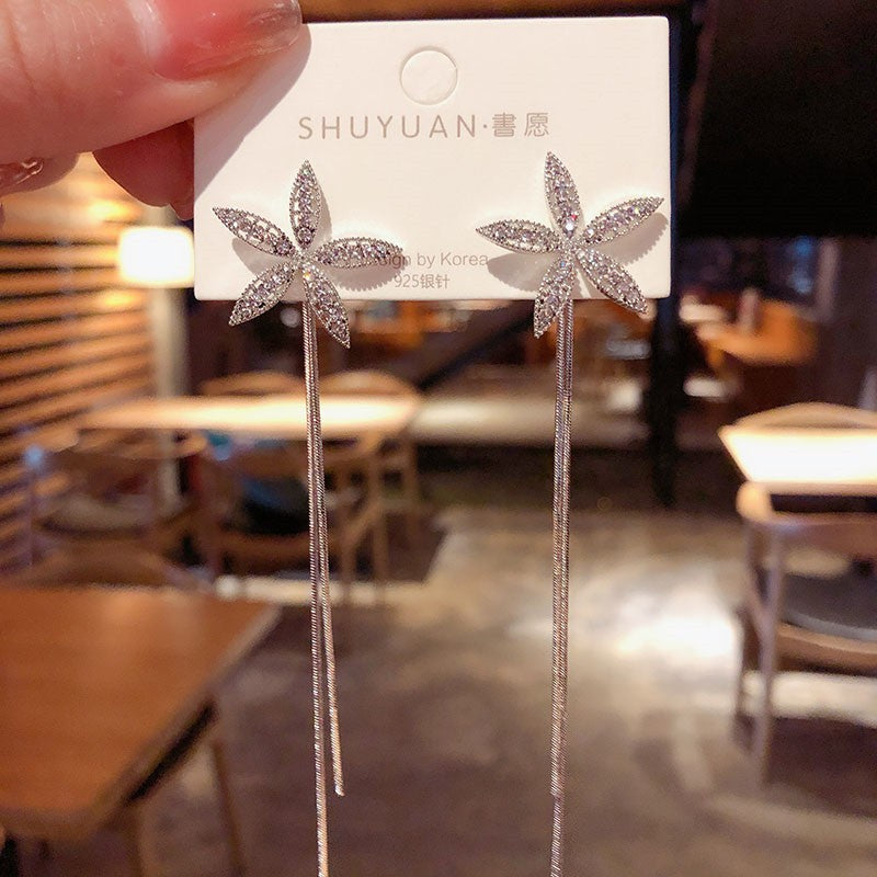Brincos de Folhas Douradas com Cristal Verde para Mulheres Acessórios Diários de Individualidade Presentes de Joias para o Dia dos Namorados Aniversário