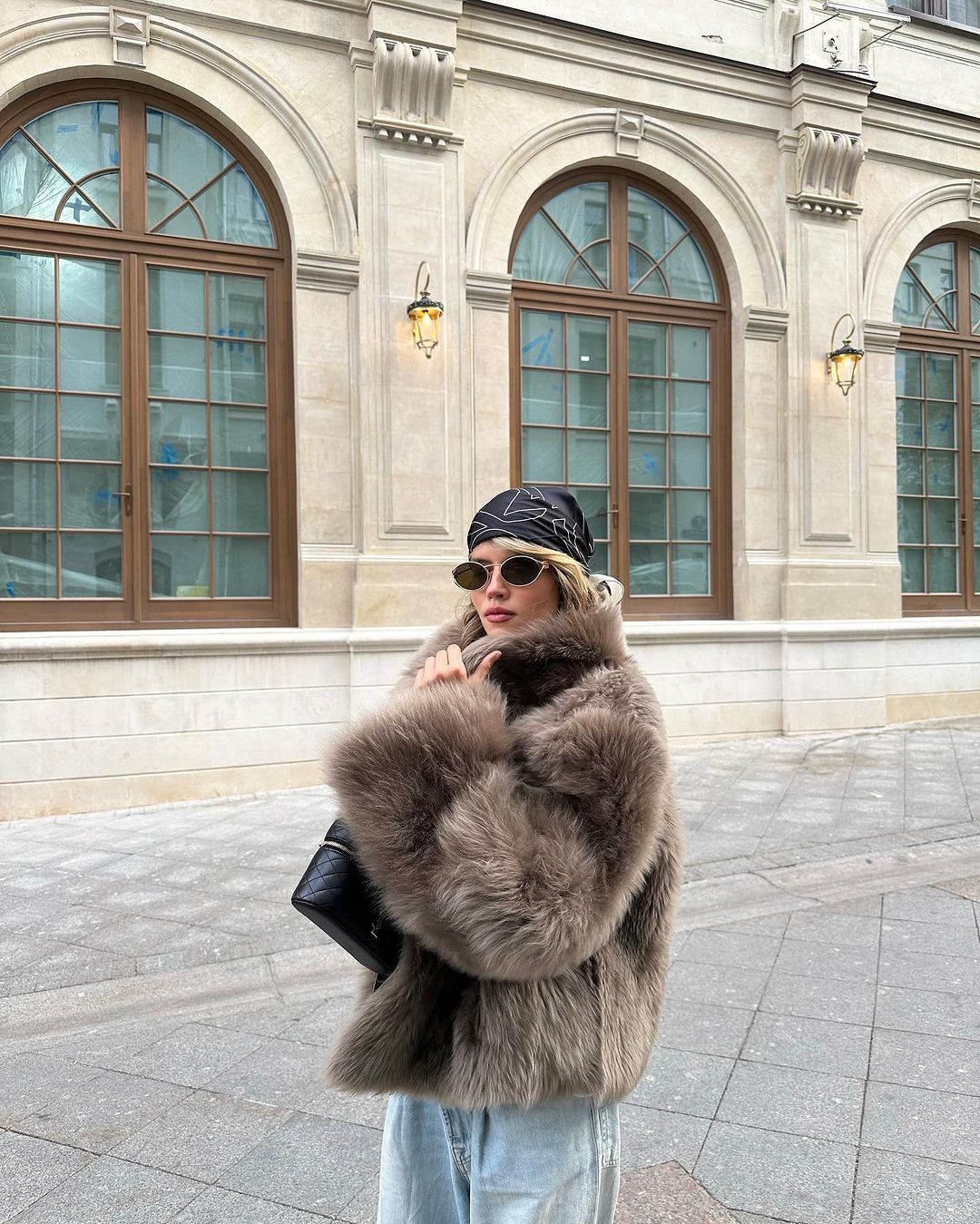 Winter Women Warm Faux Fur Coats Fashion Browns Long Sleeve Stand Collar Short Jackets 2025 Lady High Street Commute Outerwear