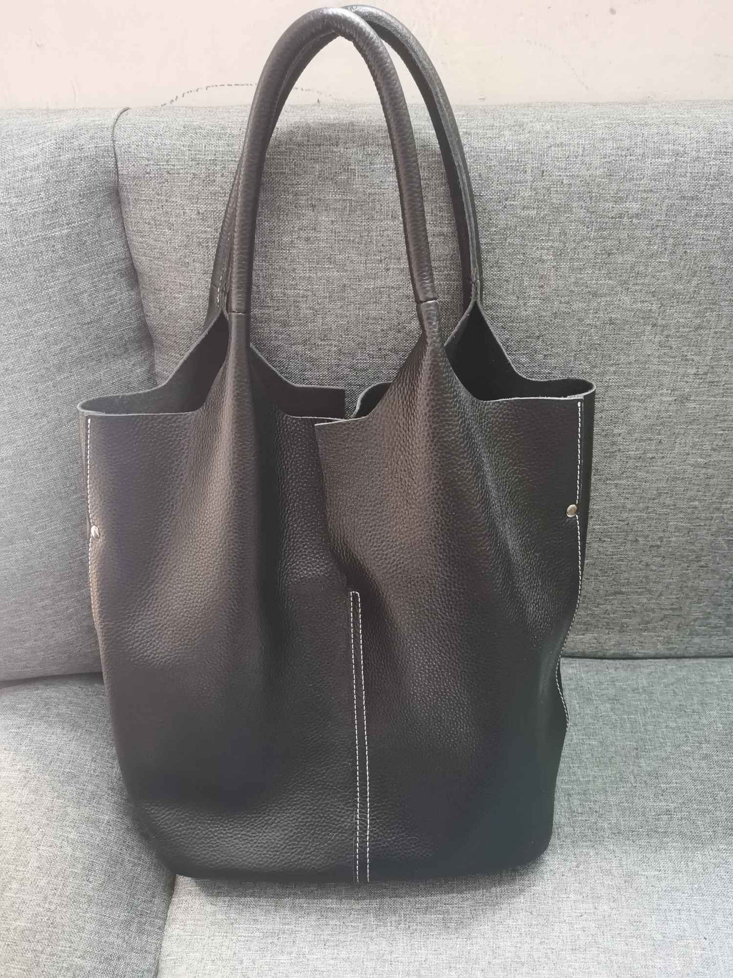 Genuine Grade Leather Women Commuter Tote Bag Ladies Soft Cowhide Tote Shoulder Handbag Large Female Bucket Bag Luxury Designer
