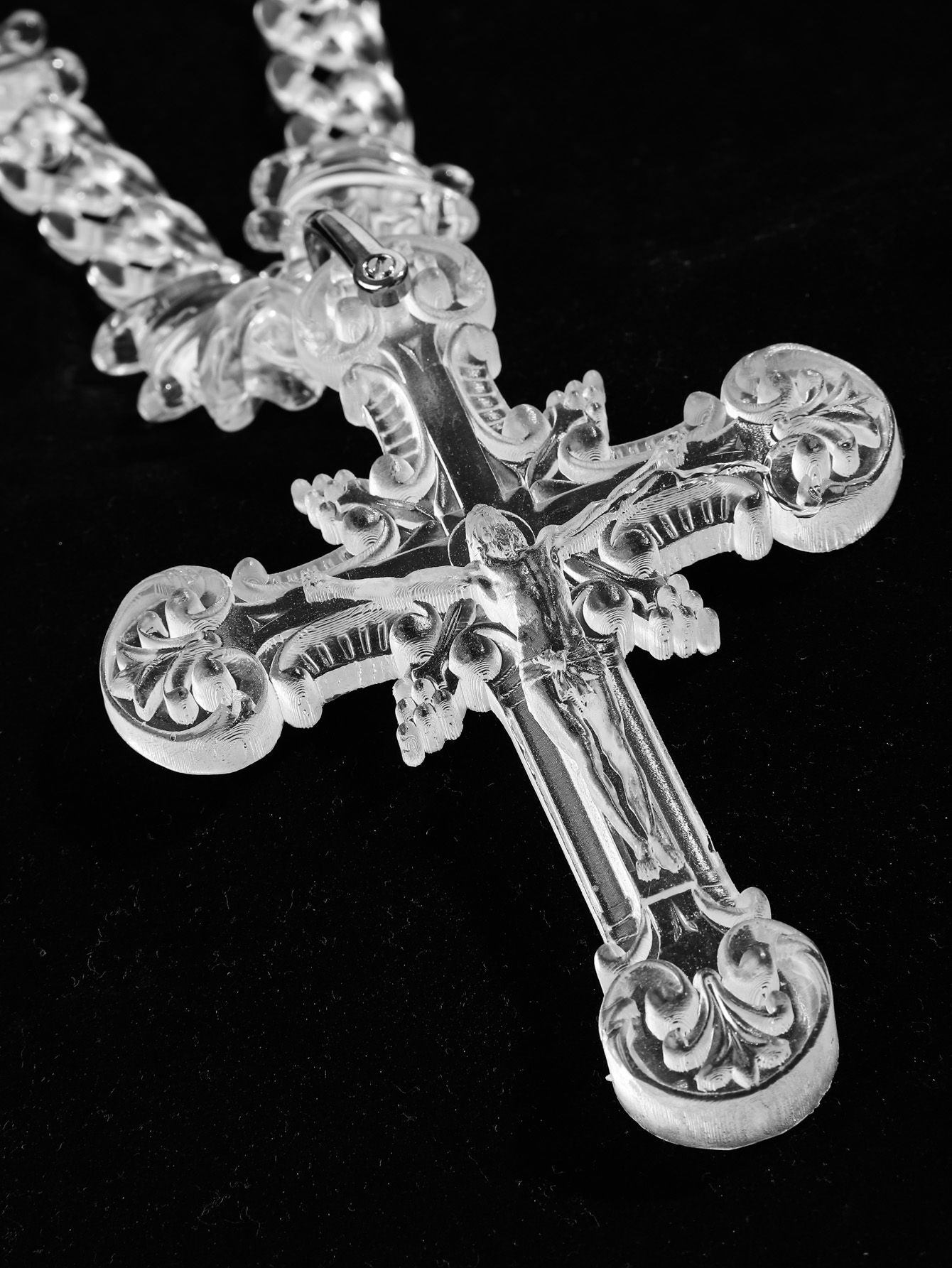 Colar com Pingente de Cruz Grande Iridescente de Jesus Cristo em Acrílico para Mulheres e Homens Colar com Corrente de Arame Farpado Joia de Presente