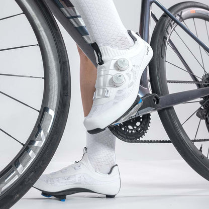 WILDTO Ultralight Cycling Shoes Men's Road Bike Shoes Hardness12 Carbon Fiber Professional Self-locking SPD Cleats Footwear