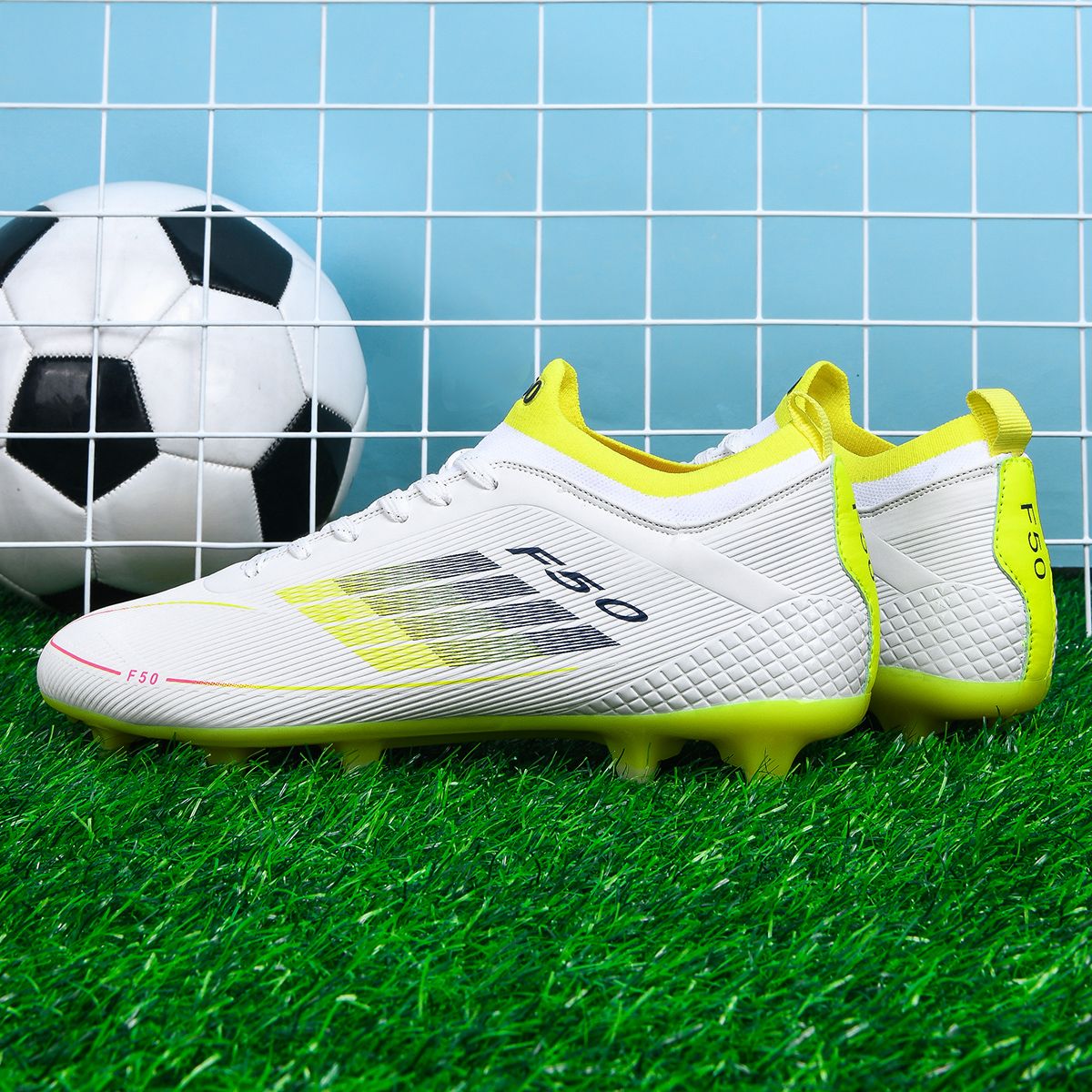 Men Professional Soccer Shoes Society Cleats Outdoor Football Shoes Society Cleats Grass Training Football Field Boots Sneaker